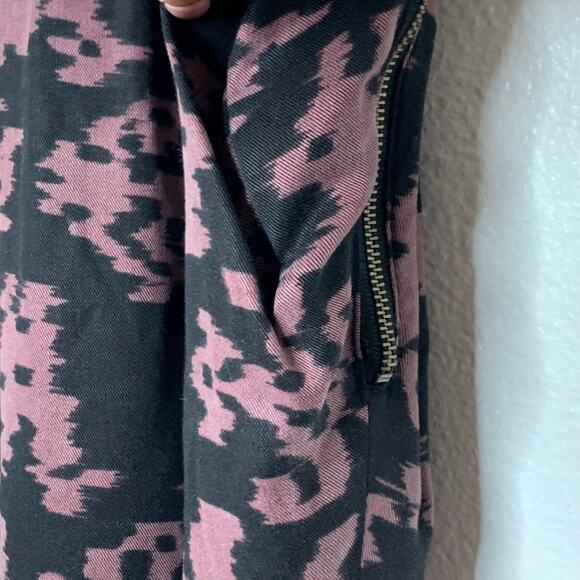 WILFRED Aritzia Drapy Lyoce Dress Pleated Bodycon Printed Black Pink Size 0 NWT - Picture 4 of 14